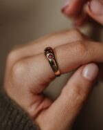 Zadie 1971 Vintage 9ct Gold Garnet Trilogy Ring - Image 3